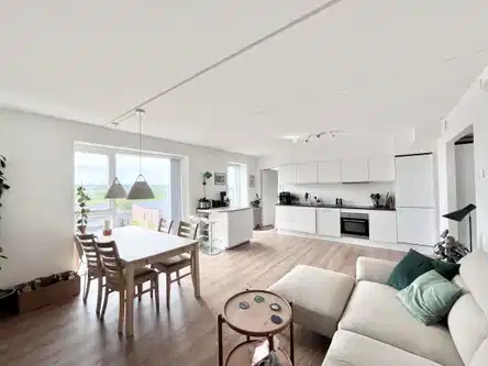apartment Lys og moderne 4-værelses lejlighed i Aalborg SV