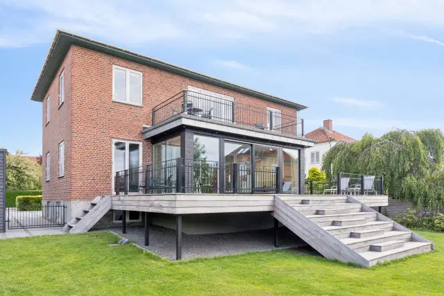 apartment Møbleret villalejlighed på 1. sal med stor terrasse