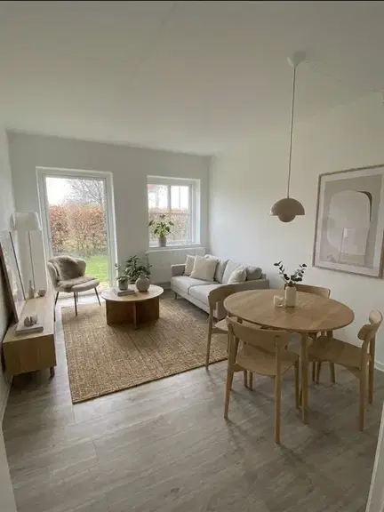 apartment Nyrenoveret 2-værelses på 52 m2 med central beliggenhed.