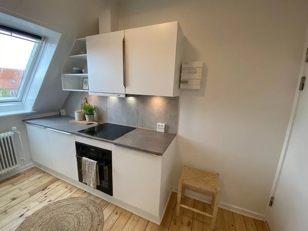 apartment Lys 2-værelses taglejlighed med nyt køkken og bad samt stor hems.