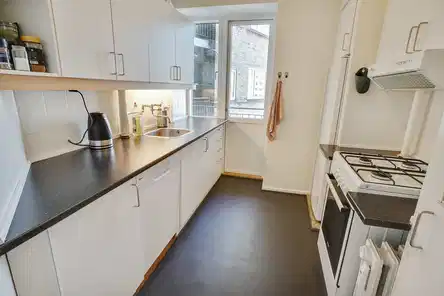 apartment Bright and easy-to-furnish 3-room apartment of 96 m2 with balcony, elevator and washing machine/dryer