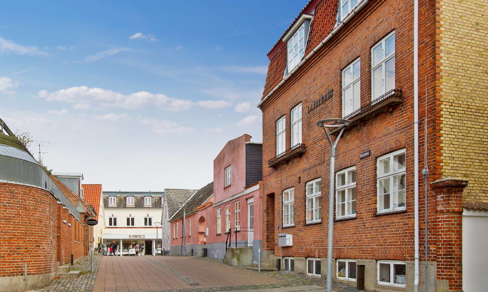 apartment Charming apartment close to the main shopping street