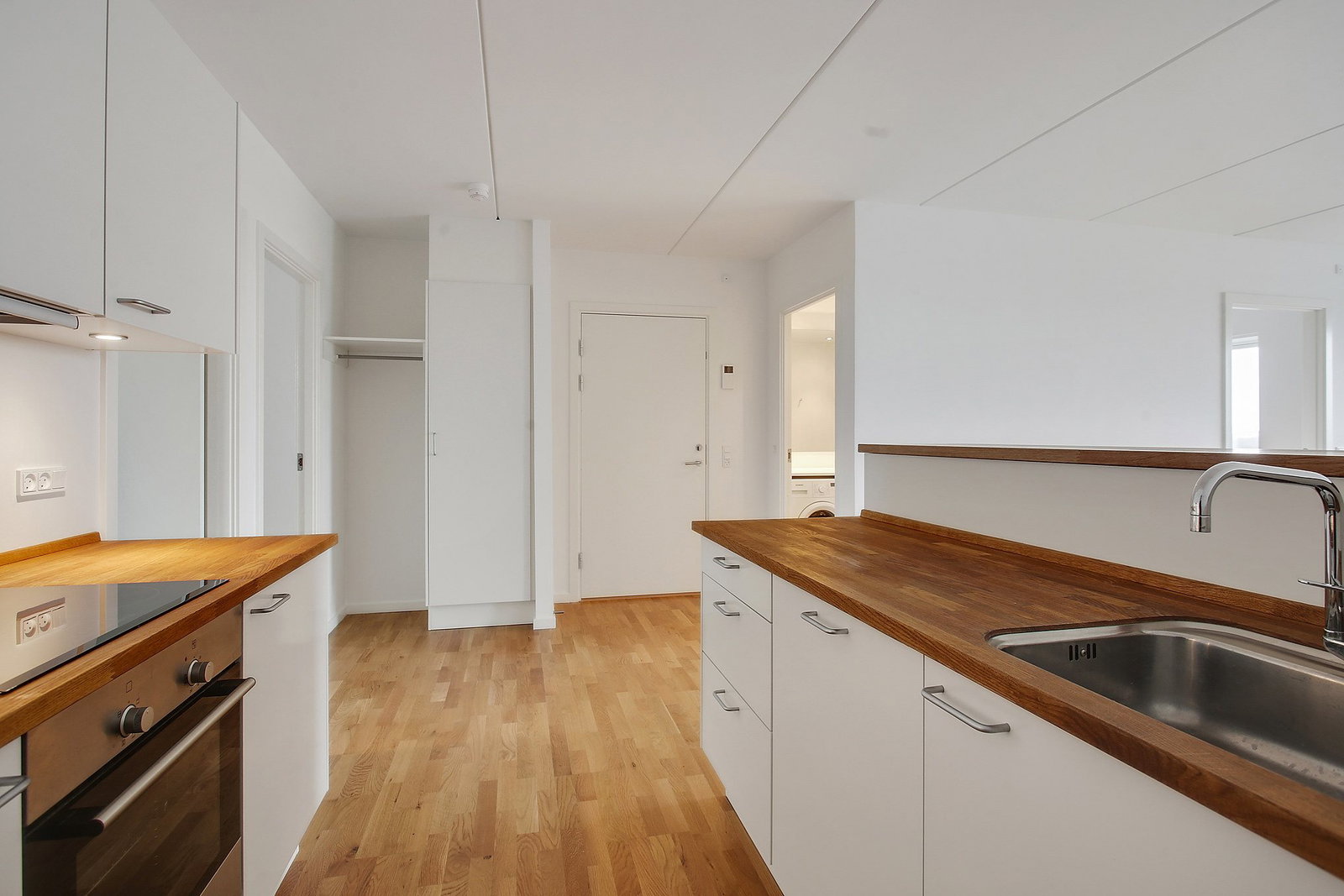 apartment Lys 4-værelses lejlighed med altan i København K