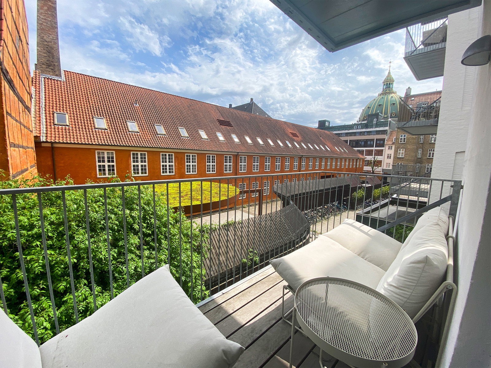 apartment Bright 3-room apartment on Store Kongensgade with a south-facing balcony