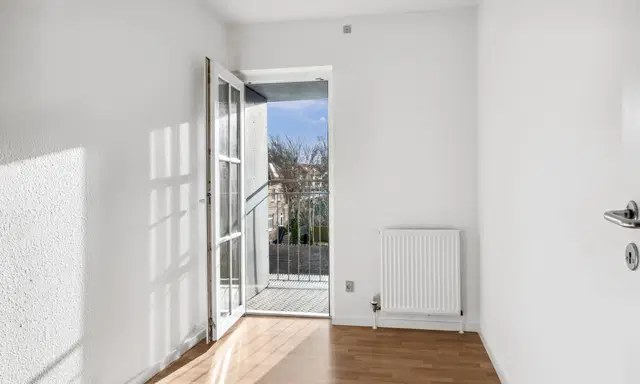 apartment Charmerende og moderne bolig med altan - KUN 2 MÅNEDERS DEPOSITUM!