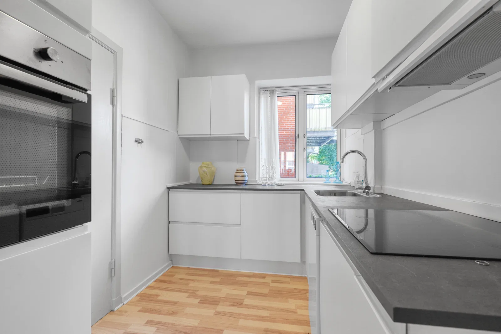 apartment Move-in-ready 3-room on the ground floor with a new kitchen, new bathroom and own washing column – 77 m2