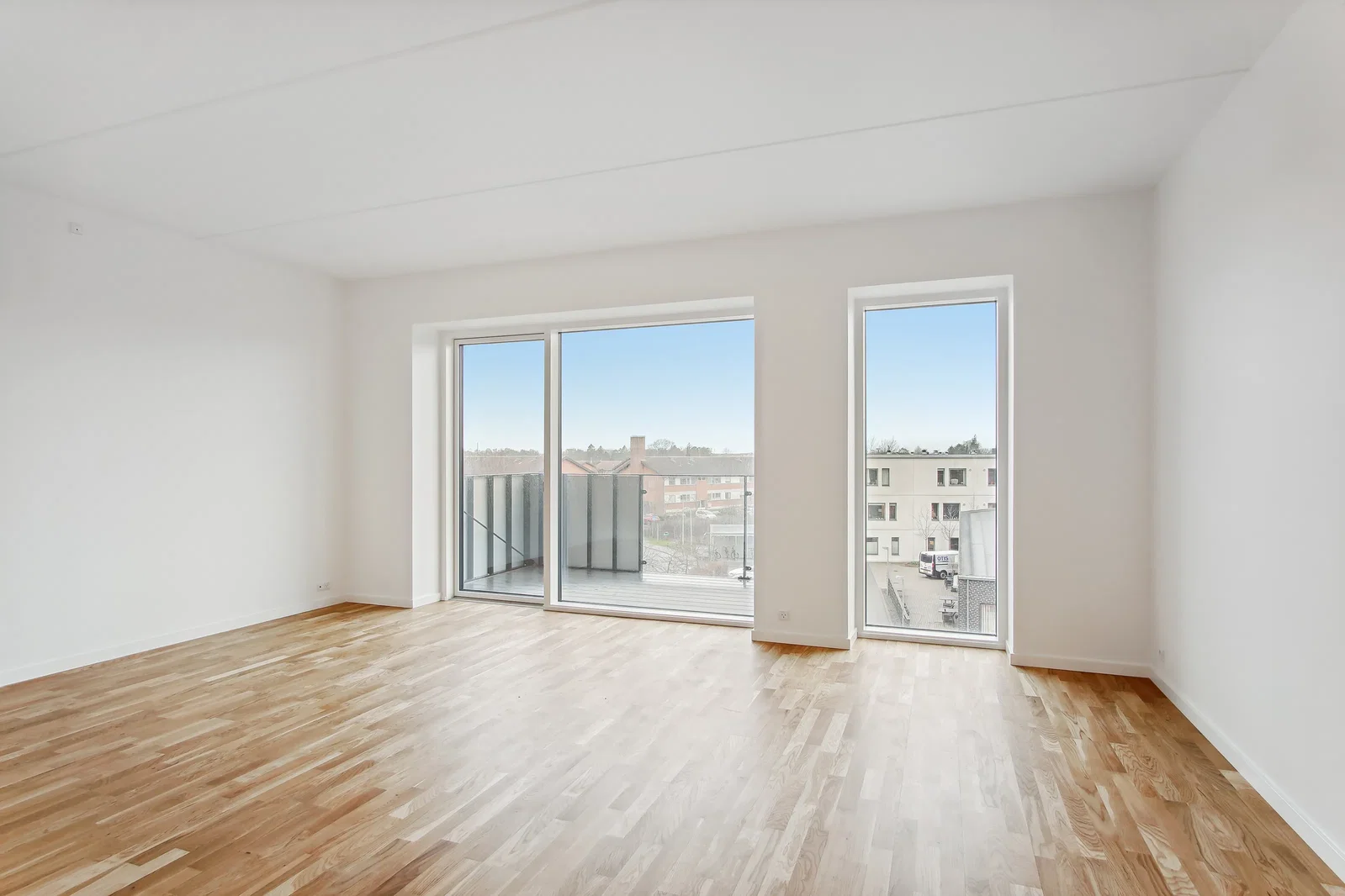 apartment Bright 2-room apartment near station and beach