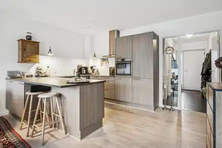 apartment Lys 83 m² lejlighed på 1. sal med terrasse og altan