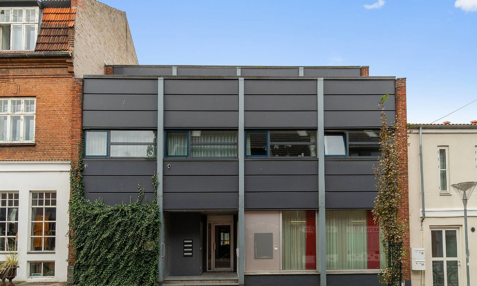 apartment Bright 2-bedroom apartment with private roof terrace