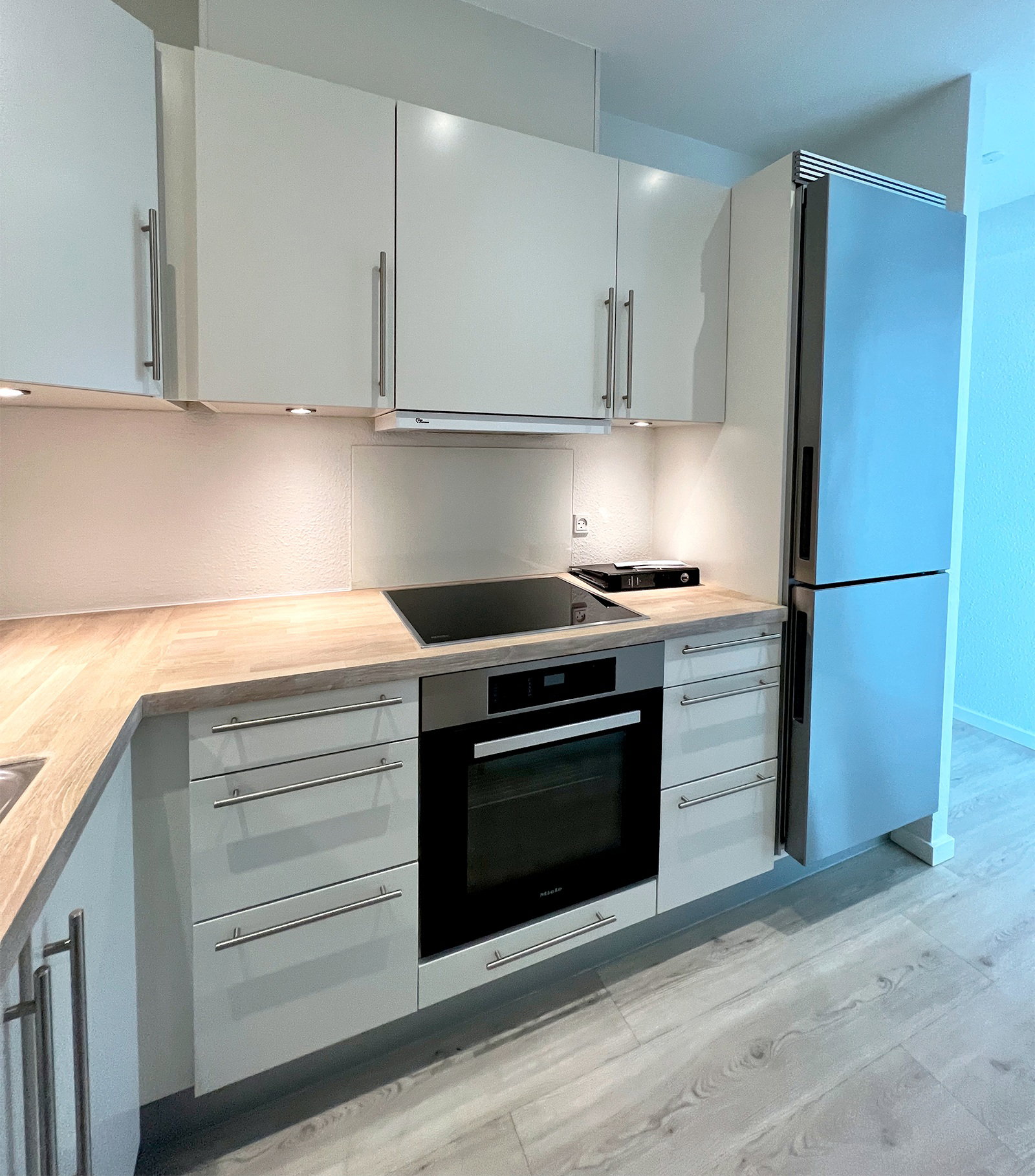 apartment Nyrenoveret to værelses lejlighed i centrum med privat p-plads!