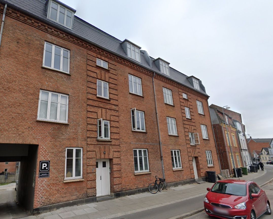 apartment Lys og rummelig 3-værelses i stueetage