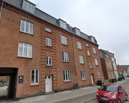 apartment Bright and spacious three-room apartment on the ground floor