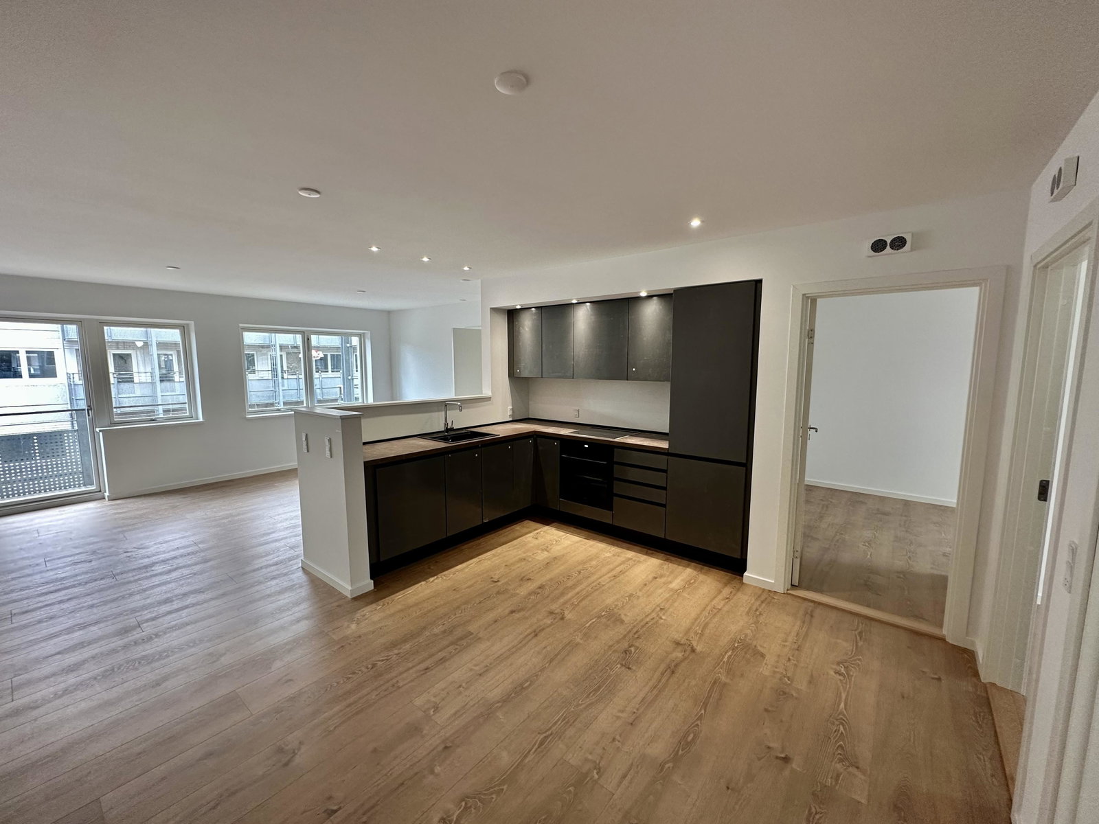 apartment Lys 4-værelses lejlighed, totalrenoveret 2023