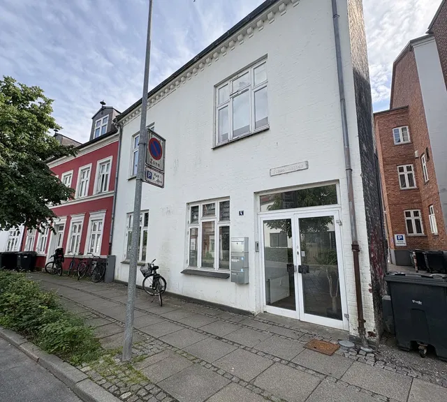 apartment Lys 3-værelses lejlighed i roligt kvarter