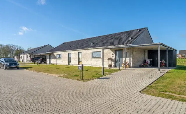 townhouse Charmerende 3-værelses rækkehus, 95 m² i Bredsten