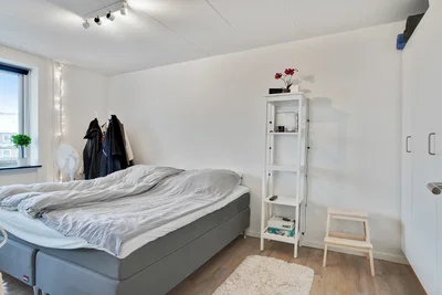 Lys 2-værelses på 84 m2 med fælles tagterrasse, elevator og moderne køkken - Vesterbro, Aalborg - 2