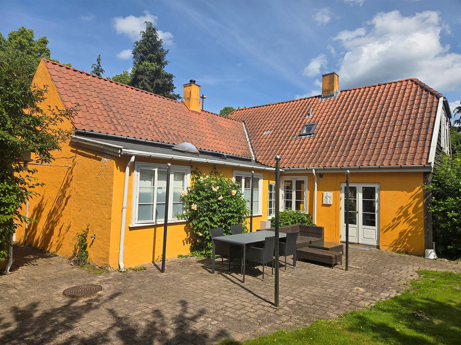 house Charmerende villa tæt på Bernstorffsparken i Charlottenlund