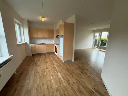 apartment Bright 2-room ground-floor apartment with terrace near the centre