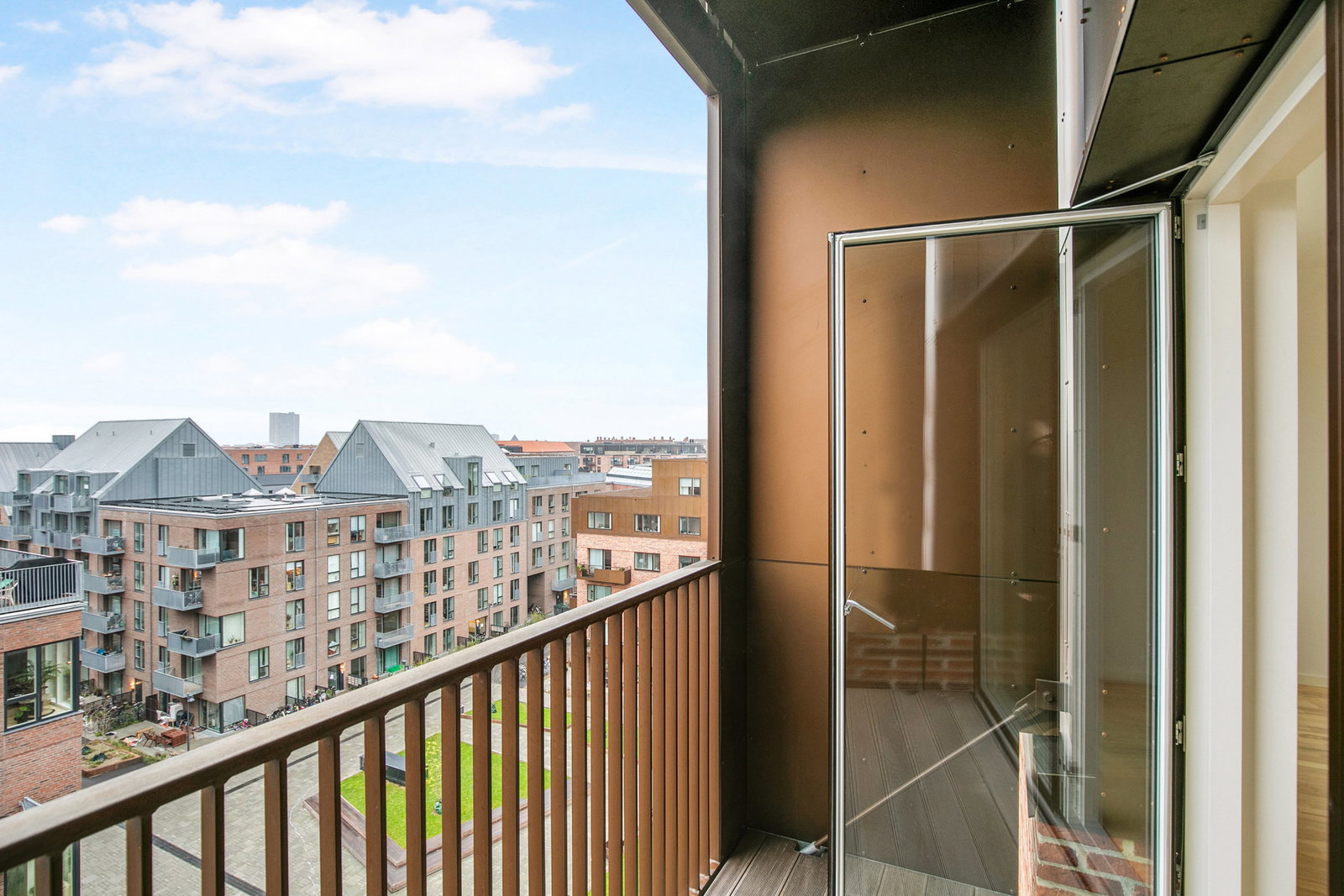 apartment Lys 3-værelses lejlighed med privat altan