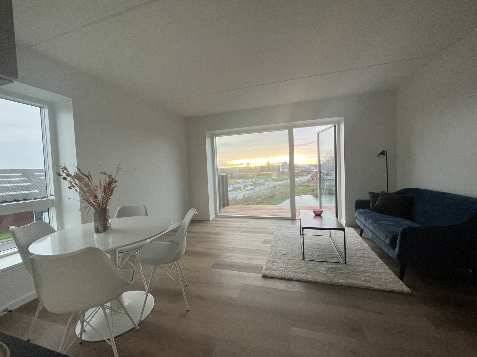 apartment Lys 3-værelses lejlighed på 1. sal!