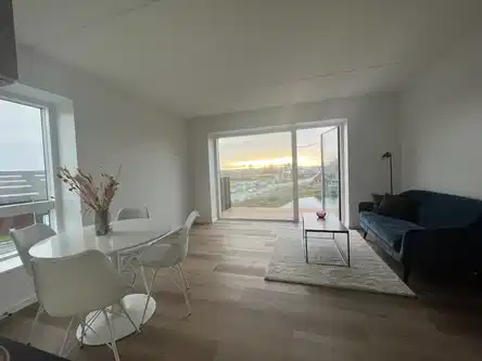 apartment Lys 3-værelses lejlighed på 1. sal!