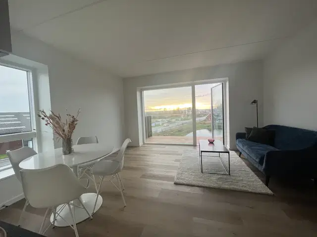 apartment Lys 3-værelses lejlighed på 1. sal!