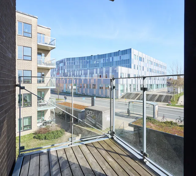 apartment Lys 2-værelses med altan nær havn og banegård