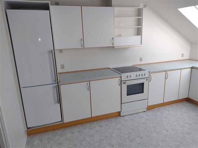 apartment Central 4-room apartment on the 4th floor, available now