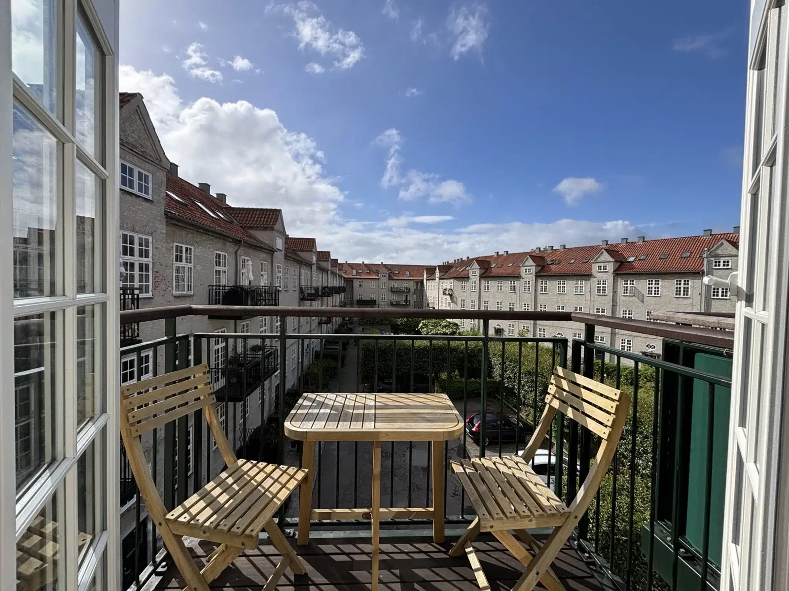 apartment Charmerende lys lejlighed med altan og baggård