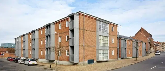 apartment Charmerende og moderne bolig med altan