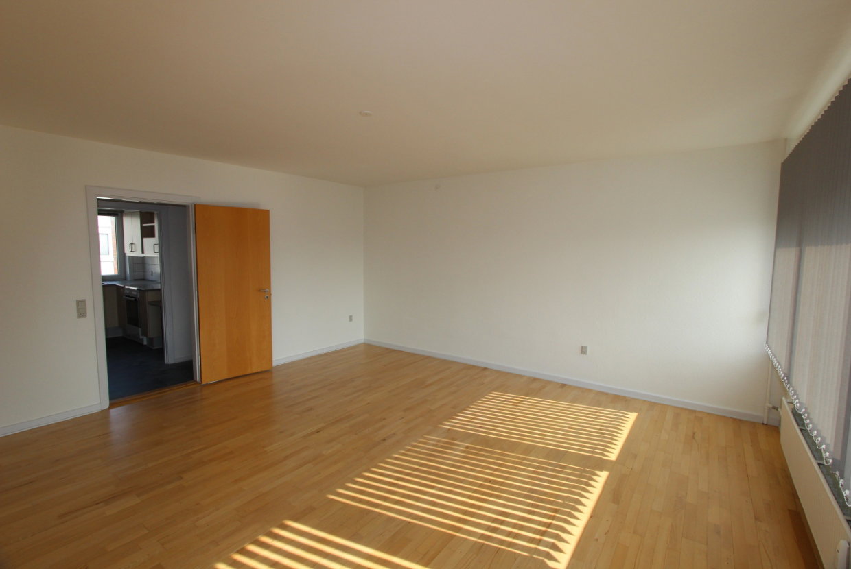 apartment Bright 3-room apartment with parking space and balcony