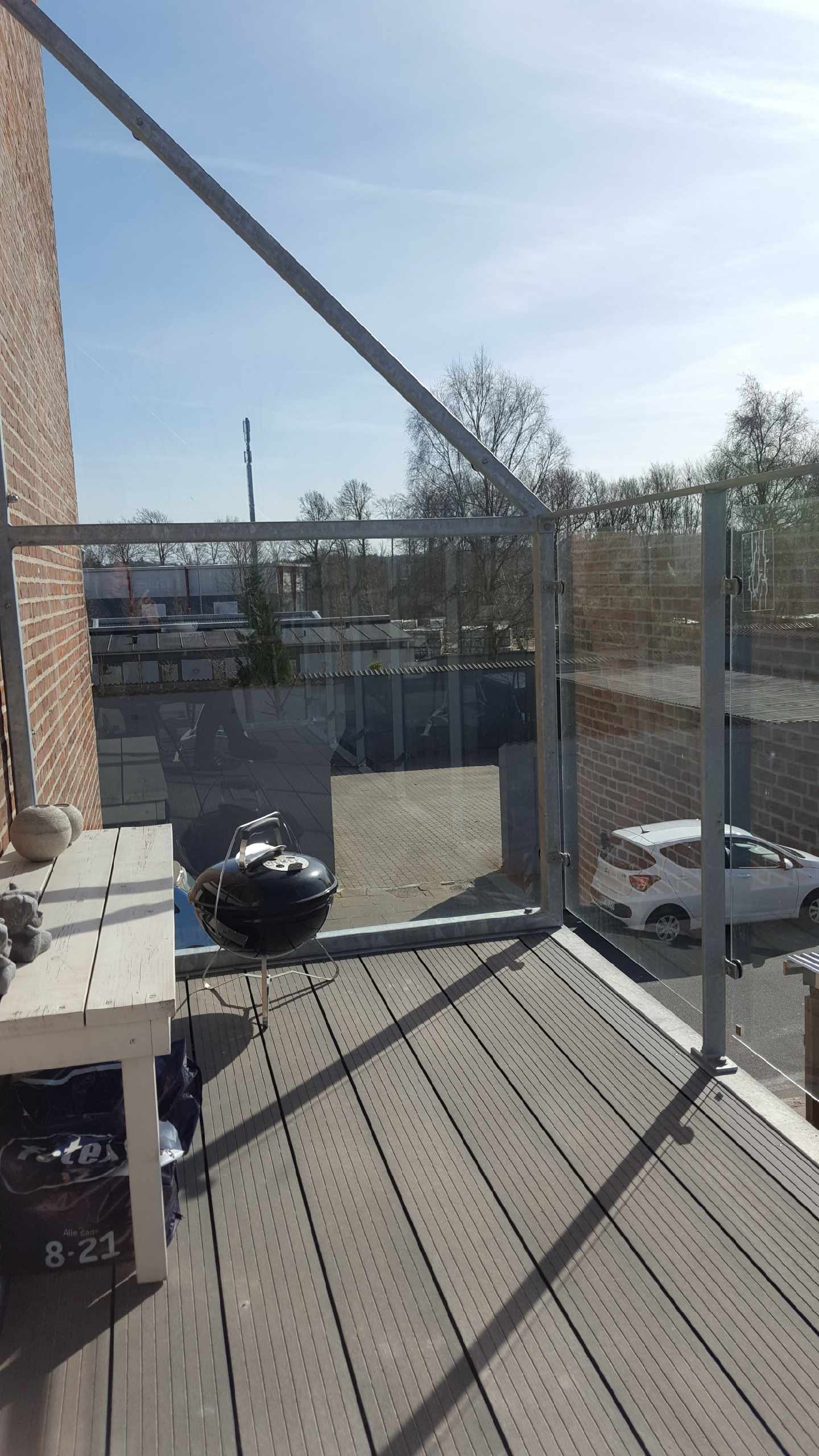 apartment Lys og rummelig 4-værelses lelighed i klassisk hjørneejendom – altan, moderne køkken og mulighed for parkering
