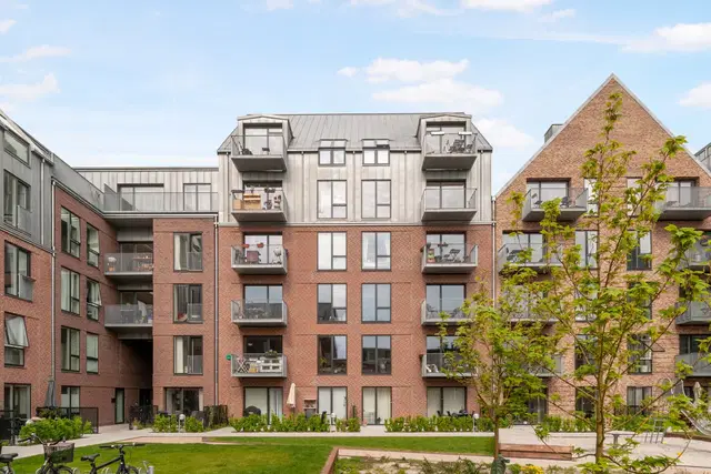apartment 4-værelses lejlighed med privat altan