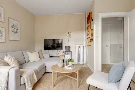 apartment Rummelig 4-værelses med altan, bryggers og gæstetoilet – 96 m2 med klassiske detaljer