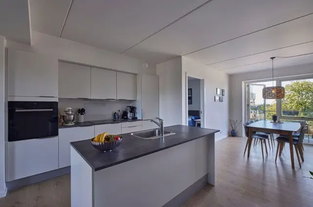 apartment Lys 2-værelses lejlighed med altan, 76 m²
