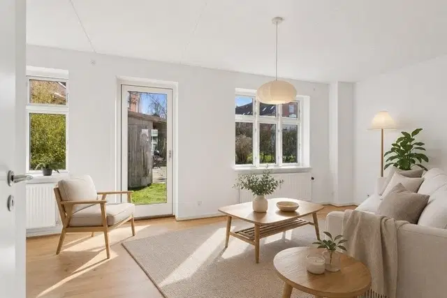 apartment Lys 2-værelses bolig i stueplan med terrasse og ekstra rum