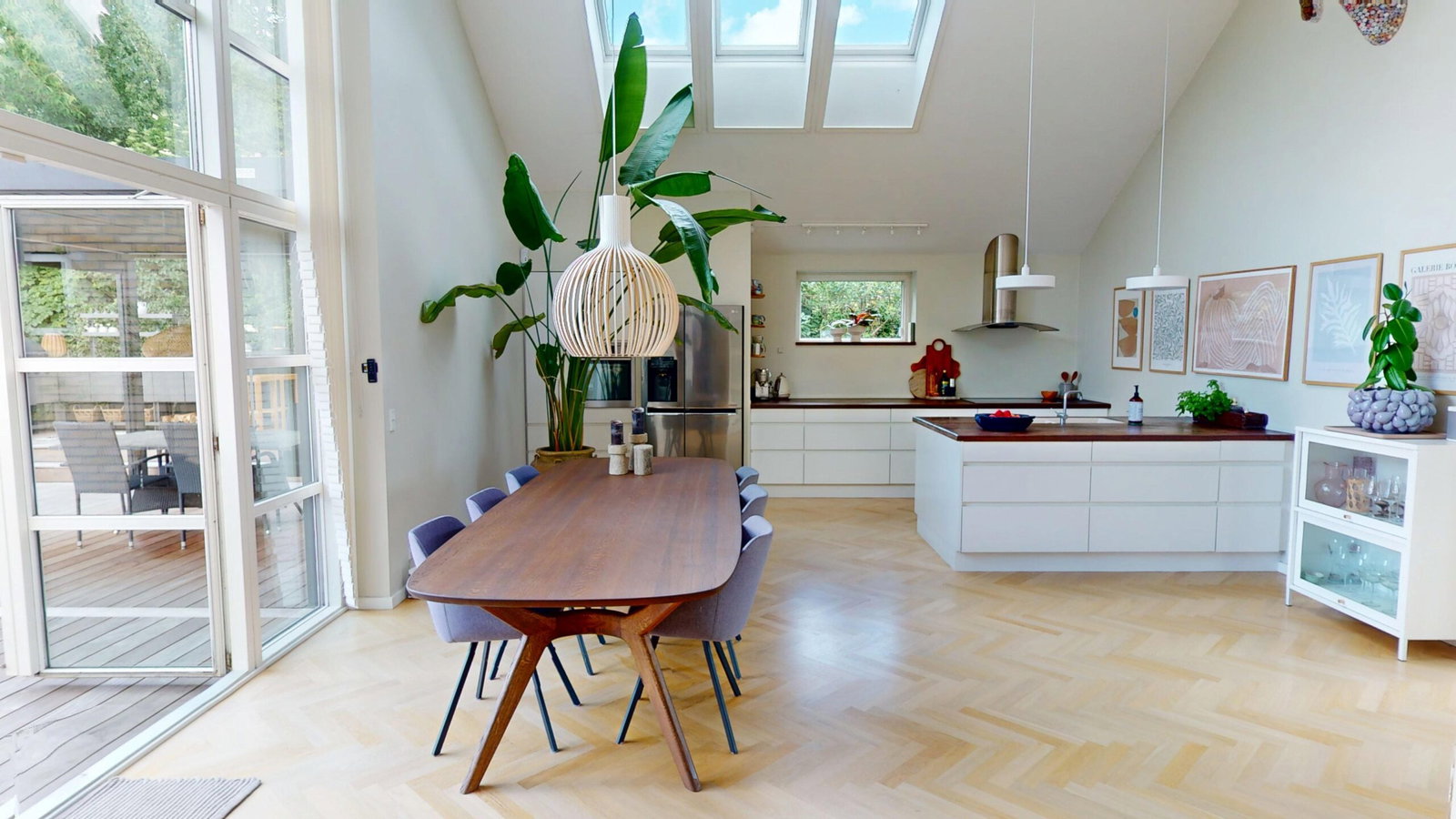 house Møbleret villa 219 m² i Holte, stor have & 4 værelser