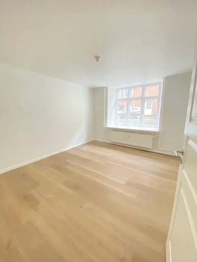 Newly renovated 4-room apartment with parking option - Holbergsgade, Aalborg - 3