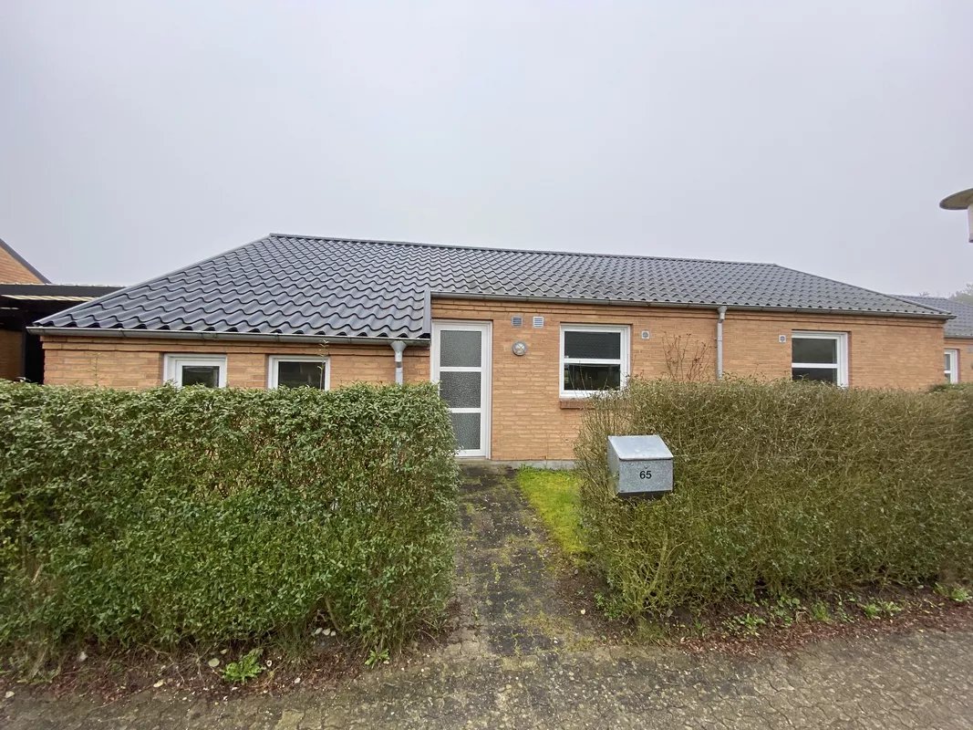 townhouse Rummeligt rækkehus med egen have og carport