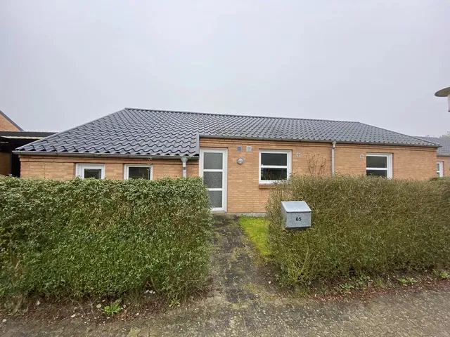 townhouse Rummeligt rækkehus med egen have og carport