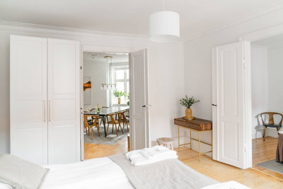 Lys, møbleret bolig med tre værelser i København K - Holbergsgade, København K - 2