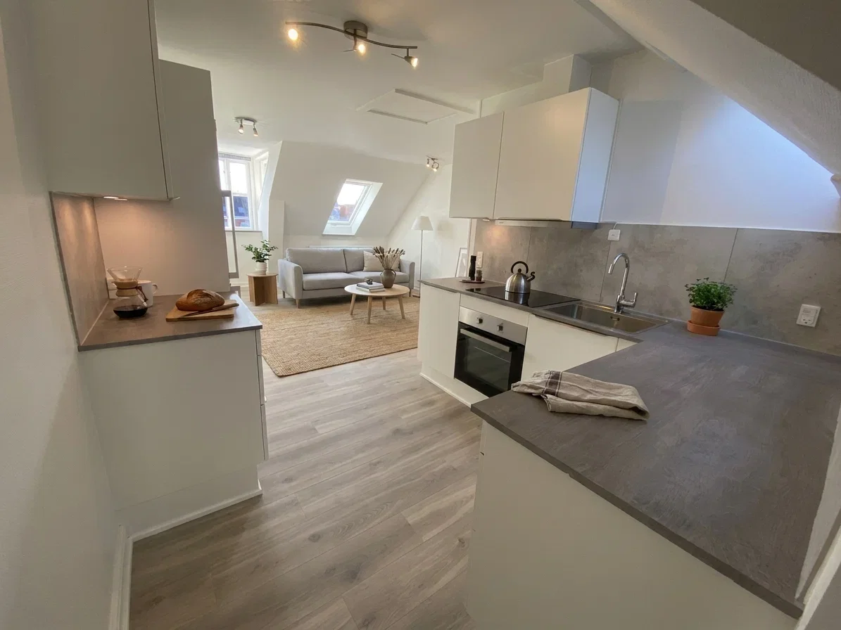 apartment Lys og pæn renoveret 3-værelses på 3. sal med vestvendt altan.