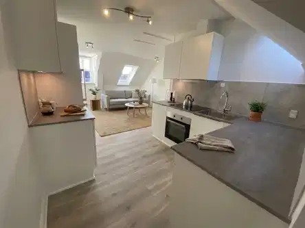 apartment Lys og pæn renoveret 3-værelses på 3. sal med vestvendt altan.