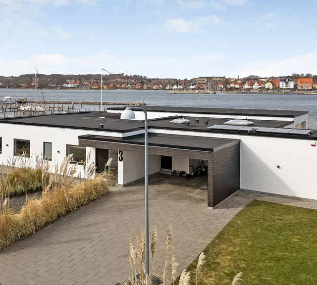 house Arkitekttegnet villa direkte ved Svendborg Sund