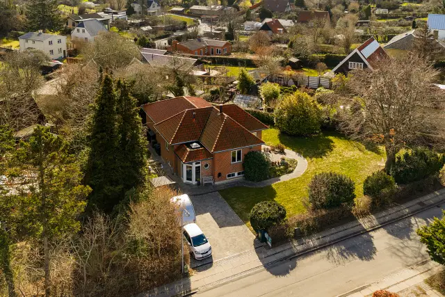 house Well-maintained red-brick villa near Utterslev Mose