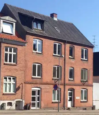 apartment Large family-/shared apartment with balcony