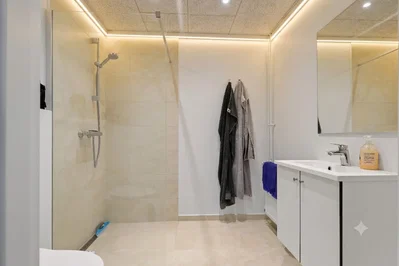 Title: Newly renovated 2-room apartment on the ground floor with private entrance and 10 m2 terrace – right by the station - Østergade, Esbjerg - 4