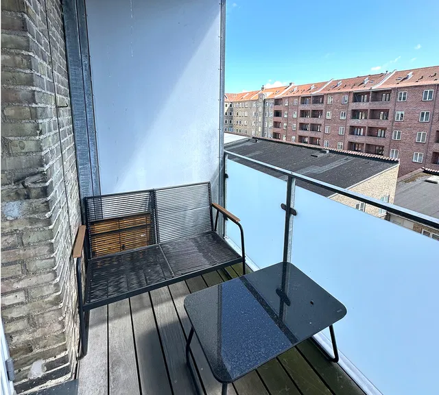 apartment Lys og velindrettet 2-værelses lejlighed med hele to altaner!
