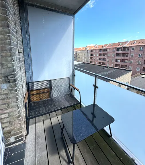 apartment Lys og velindrettet 2-værelses lejlighed med hele to altaner!