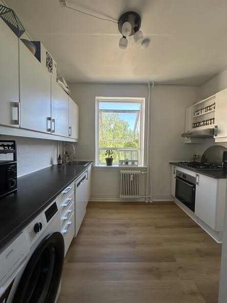 apartment STOR 3-VÆRELSES PÅ 90 KVM MED BÅDE VASKEMASKINE OG OPVASKE MASKINE!